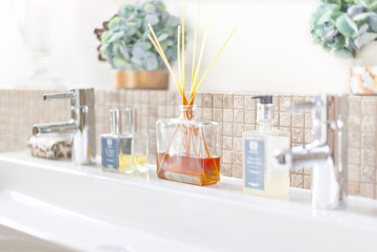 Top 5 Best Scents For Bathrooms